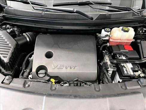 Used 2023 Chevrolet Traverse LS FWD image 11
