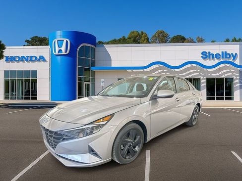 Used 2022 Hyundai Elantra SEL w/ Convenience Package image 4