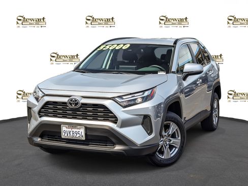 Used 2025 Toyota RAV4 XLE AWD/4WD image 1