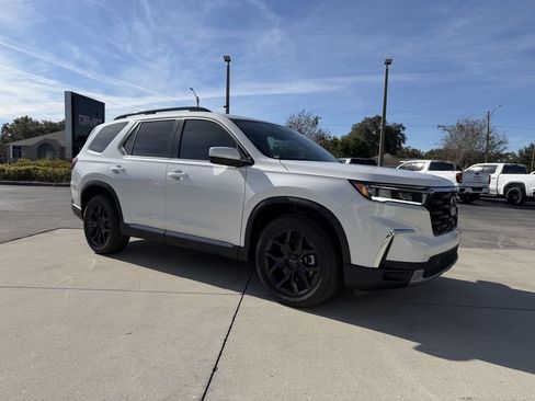 New 2025 Honda Pilot Touring image 2