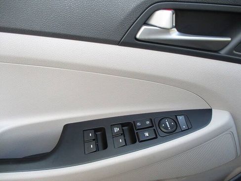 Used 2018 Hyundai Tucson SE AWD/4WD image 39