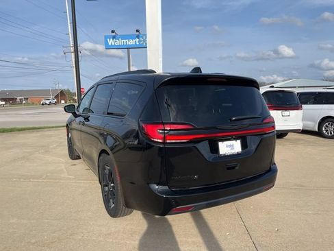 New 2026 Chrysler Pacifica Select w/ S Appearance Package FWD image 7