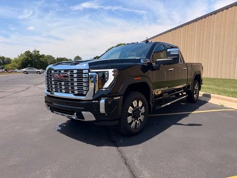Used 2025 GMC Sierra 2500 Denali w/ Technology Package AWD/4WD image 5
