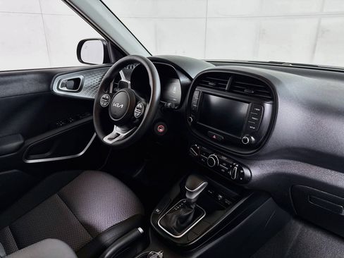 Used 2025 Kia Soul LX FWD image 26