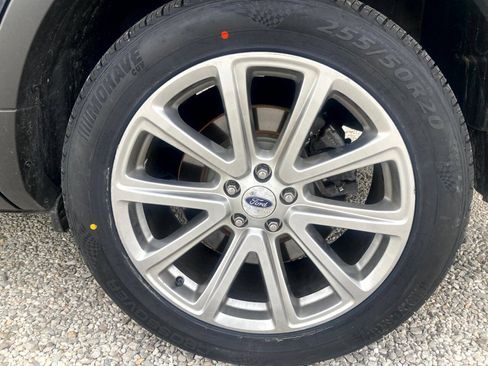 Used 2017 Ford Explorer Limited w/ Equipment Group 301A FWD image 28