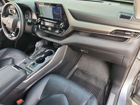 Used 2021 Toyota Highlander Limited FWD image 29