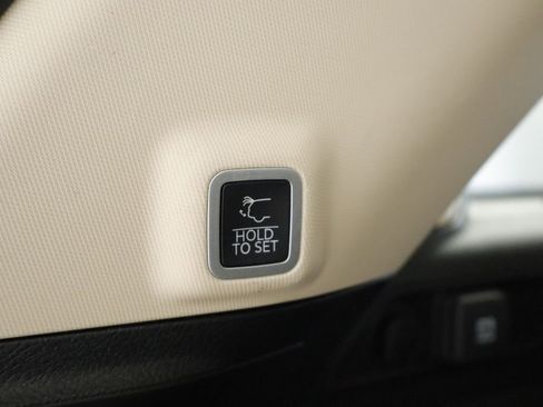 Used 2022 Jeep Grand Cherokee Limited AWD/4WD image 18