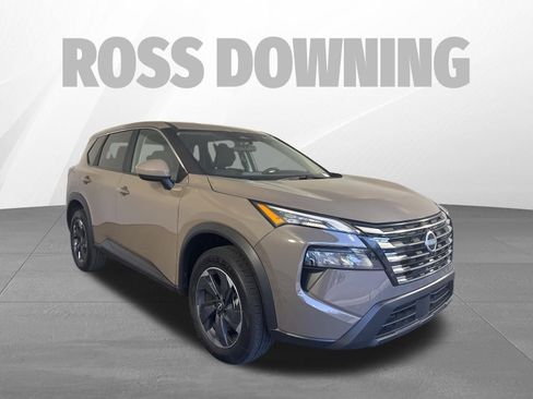 Used 2025 Nissan Rogue SV image 3