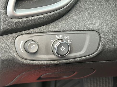 Used 2022 Chevrolet Trax LS w/ Tint and Cruise Package FWD image 10