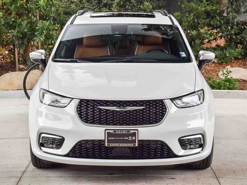 New 2026 Chrysler Pacifica Pinnacle w/ Trailer Tow Group AWD/4WD image 2