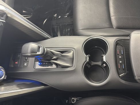 Used 2021 Toyota Venza Limited image 25