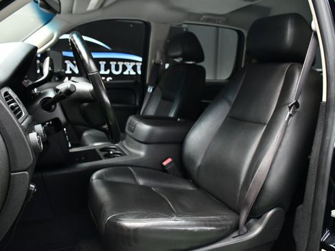 Used 2014 Chevrolet Silverado 2500 LTZ w/ LTZ Plus Package image 26