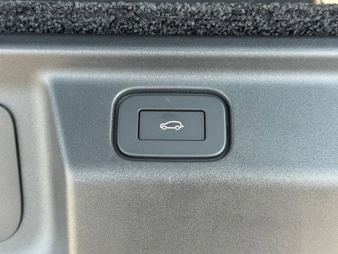 New 2026 Land Rover Range Rover Long Wheelbase SE AWD/4WD image 37