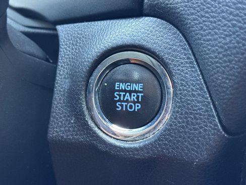 Used 2021 Toyota RAV4 XLE w/ Convenience Package FWD image 23