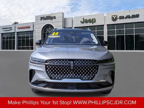 Used 2025 Lincoln Nautilus Reserve AWD/4WD image 8