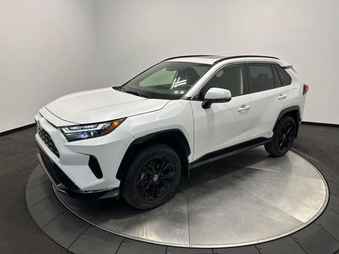Used 2023 Toyota RAV4 SE w/ Convenience Package AWD/4WD image 4