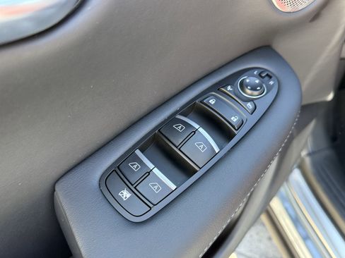 Used 2025 INFINITI QX50 Sport image 11