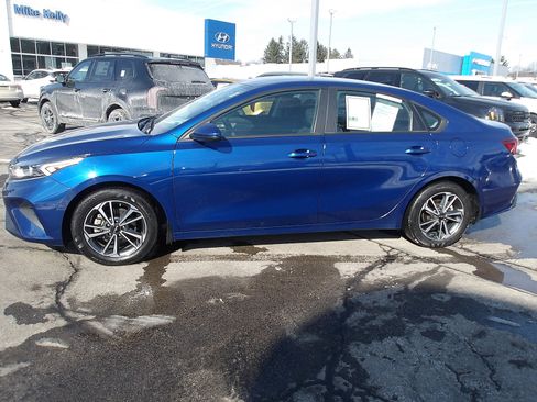 Used 2023 Kia Forte LXS image 4