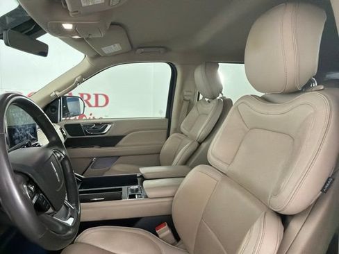 Used 2018 Lincoln Navigator Premiere RWD image 11