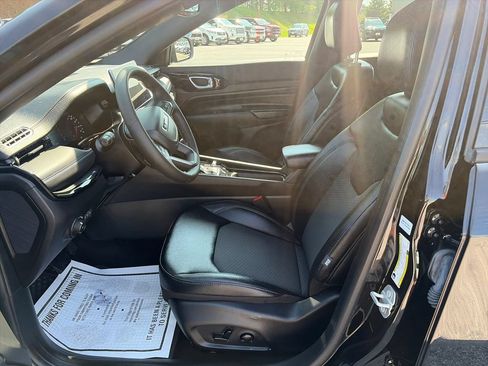 Used 2025 Jeep Compass Latitude w/ Convenience Group AWD/4WD image 10