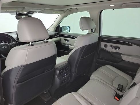 Used 2023 Honda Pilot Touring image 14