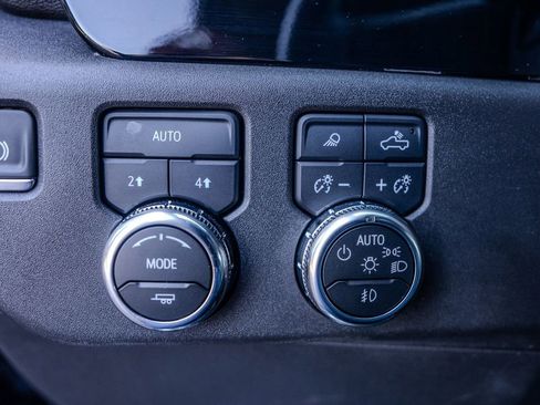 Used 2025 GMC Sierra 1500 SLT image 8