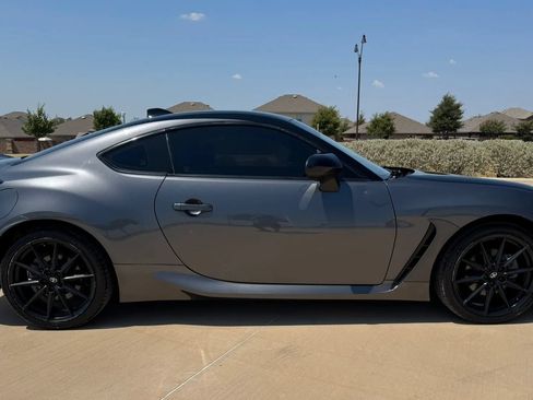 Used 2023 Toyota GR86 Premium RWD image 10