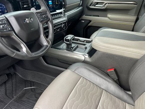 Used 2023 Chevrolet Silverado 1500 ZR2 w/ Technology Package image 11