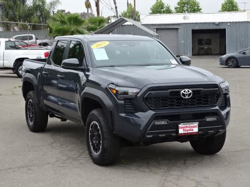 Used 2025 Toyota Tacoma TRD Off-Road w/ TRD Off Road Upgrade Package AWD/4WD image 2