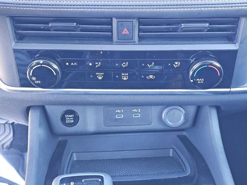 Used 2024 Nissan Rogue S image 28