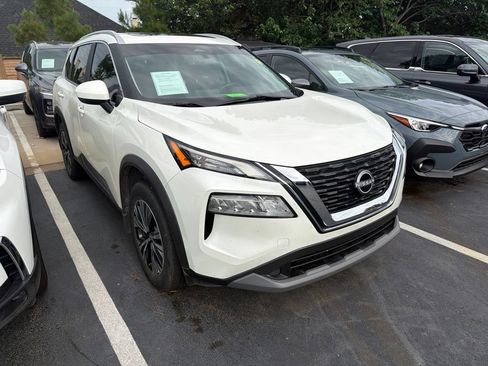 Used 2023 Nissan Rogue SV w/ SV Premium B Package FWD image 3