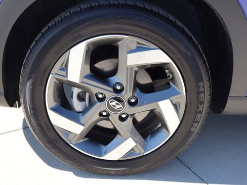 Used 2024 Hyundai Venue SEL image 29