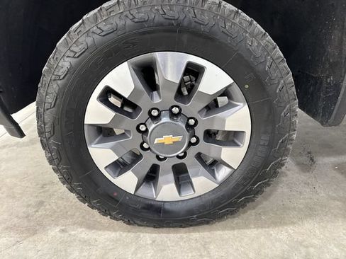 Used 2024 Chevrolet Silverado 2500 Custom w/ Custom Value Package AWD/4WD image 31