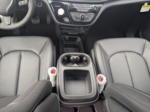 New 2026 Chrysler Pacifica Select FWD image 20