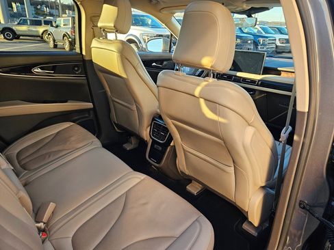 Used 2021 Lincoln Nautilus Reserve w/ Monochromatic Package image 13