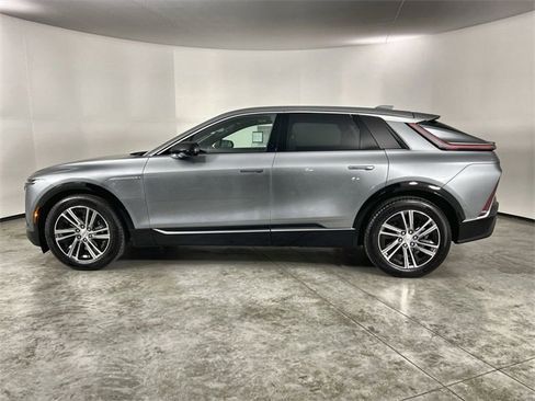 Used 2026 Cadillac Lyriq Premium Luxury image 5