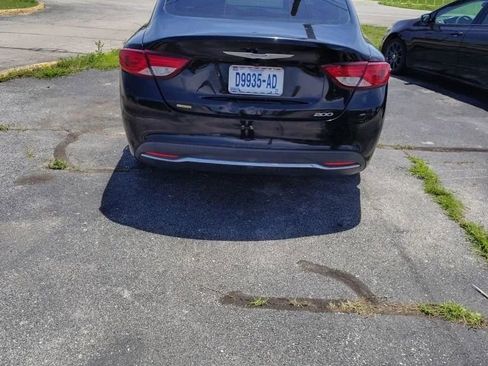 Used 2015 Chrysler 200 Limited w/ Convenience Group FWD image 4