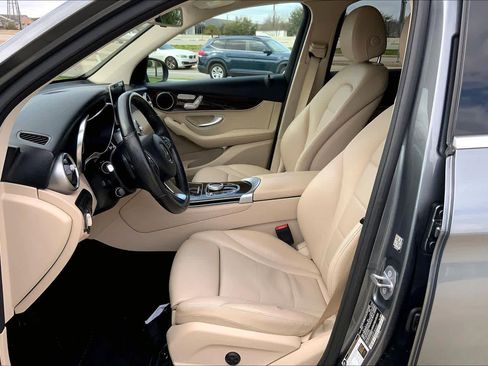 Used 2019 Mercedes-Benz GLC 300 GLC 300 w/ Premium Package image 8