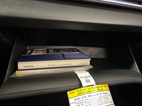 Certified 2025 Hyundai Elantra SEL image 27