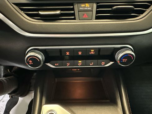 Certified 2019 Nissan Altima 2.5 SR FWD image 17