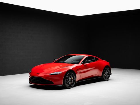Used 2023 Aston Martin V8 Vantage Coupe RWD image 4
