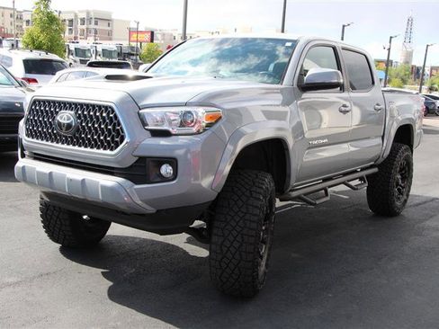 Used 2018 Toyota Tacoma TRD Sport w/ Technology Package AWD/4WD image 3