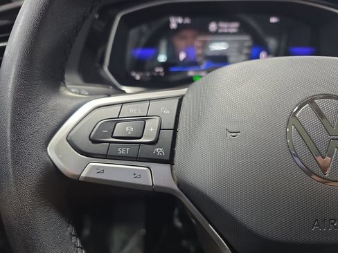 Used 2023 Volkswagen Jetta SE w/ Panoramic Sunroof Package FWD image 16
