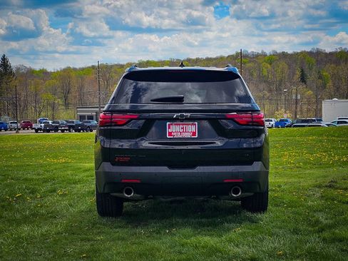 Used 2022 Chevrolet Traverse LT w/ Midnight/Sport Edition AWD/4WD image 4