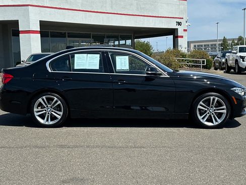 Used 2018 BMW 328d Sedan w/ Convenience Package RWD image 6
