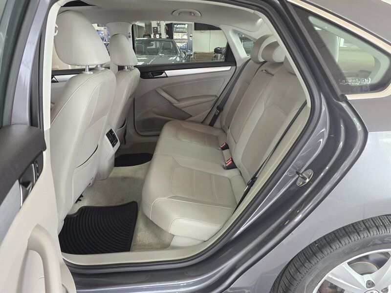 Used 2013 Volkswagen Passat TDI SE FWD image 11