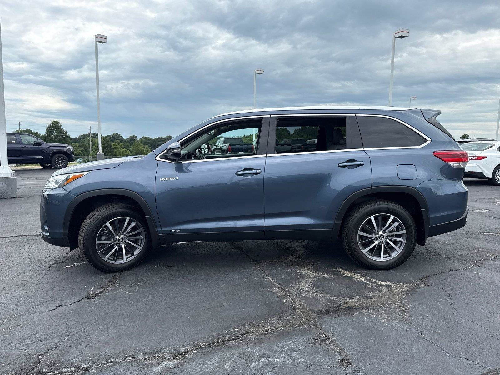 Used 2019 Toyota Highlander XLE AWD/4WD image 5