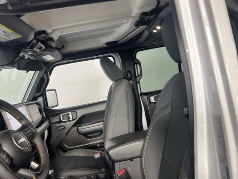 Used 2025 Jeep Gladiator Sport image 22