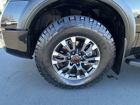 Used 2023 Nissan Titan PRO-4X w/ Pro-4x Convenience Package image 10