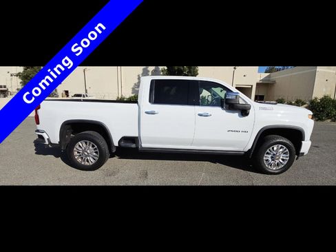 Used 2022 Chevrolet Silverado 2500 High Country w/ Z71 Off-Road Package image 8